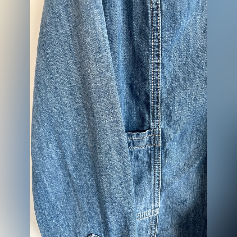 Madewell Women’s Blue Chambray Button-up Shirt - Picture 5 of 5
